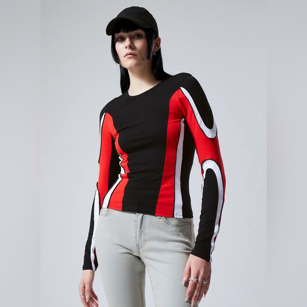 Long-Sleeve Color-blocked Top in Black & Red